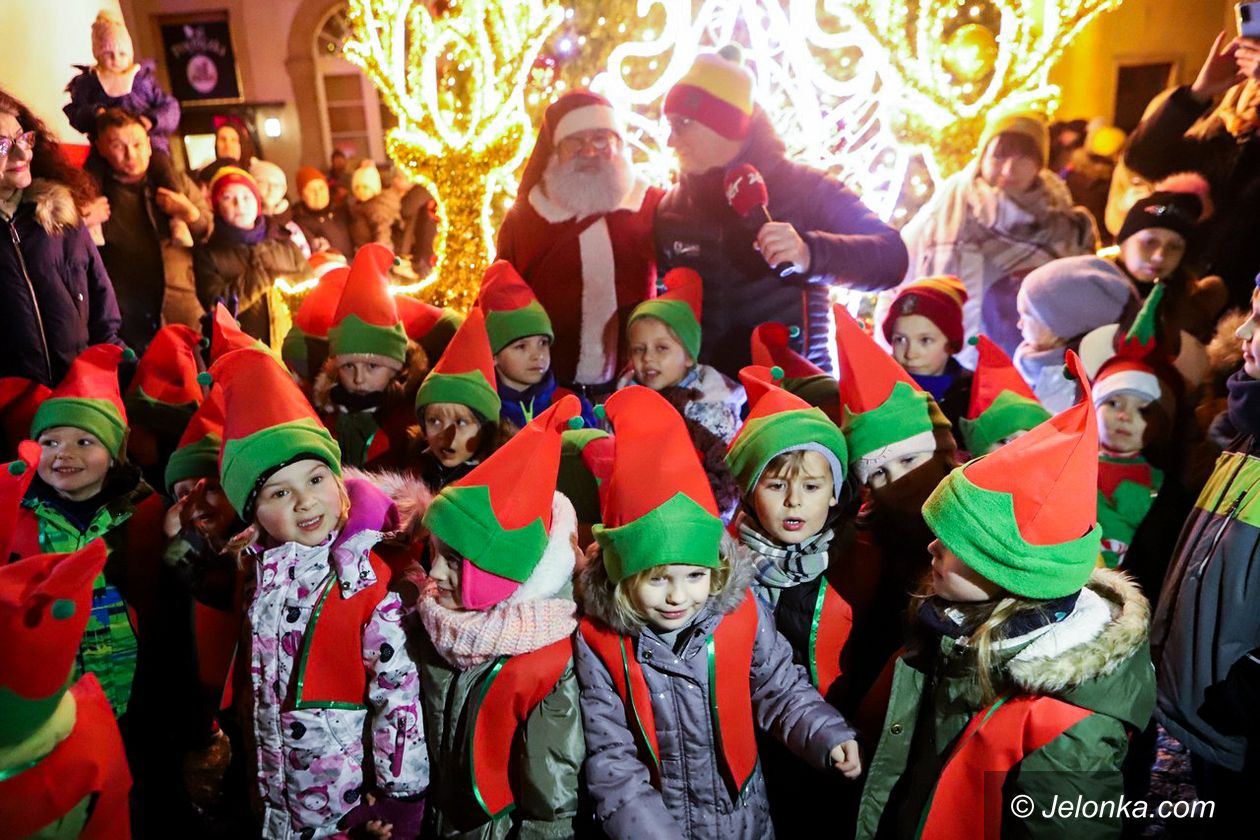 Jelenia Góra: Magiczne zaklęcie rozświetliło choinkę