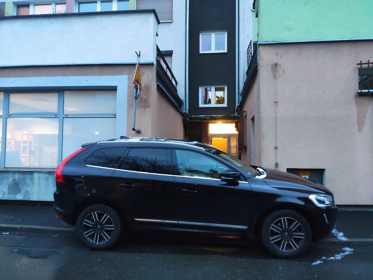 Jelenia Góra: Zastawił autem wejście