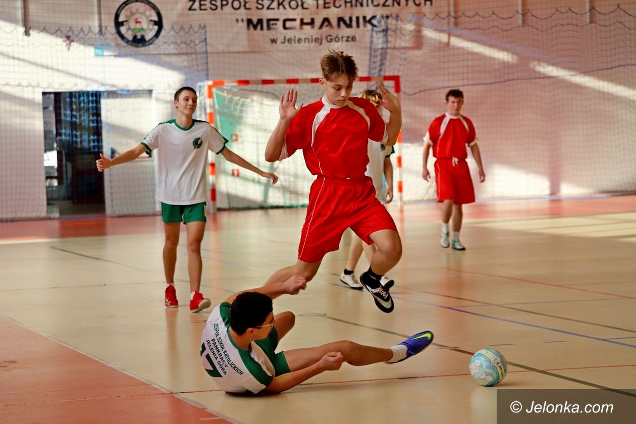 Jelenia Góra: Licealiada w futsalu dla ZSOiT