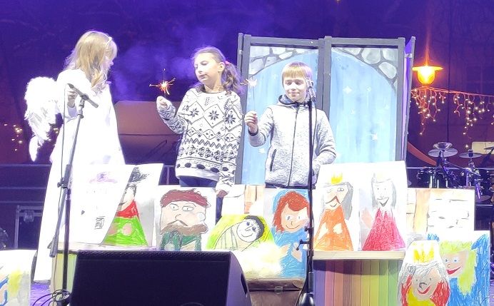 Jelenia Góra/Kamienna Góra: Radosna Siódemka z SP 7 na festiwalu jasełek
