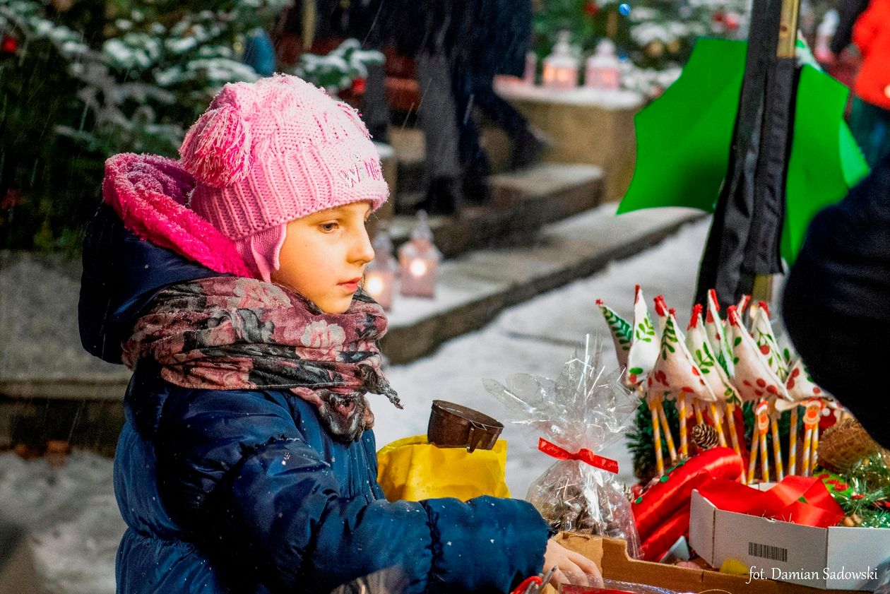 Jelenia Góra: Kiermasz ciast i ozdób świątecznych w SP 2