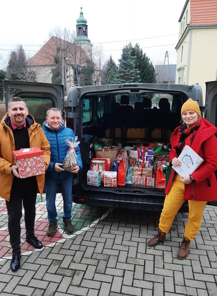 Sosnówka: Z darami dla seniorów