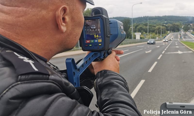 Powiat: Policja: zadbajmy o bezpieczeństwo na drodze