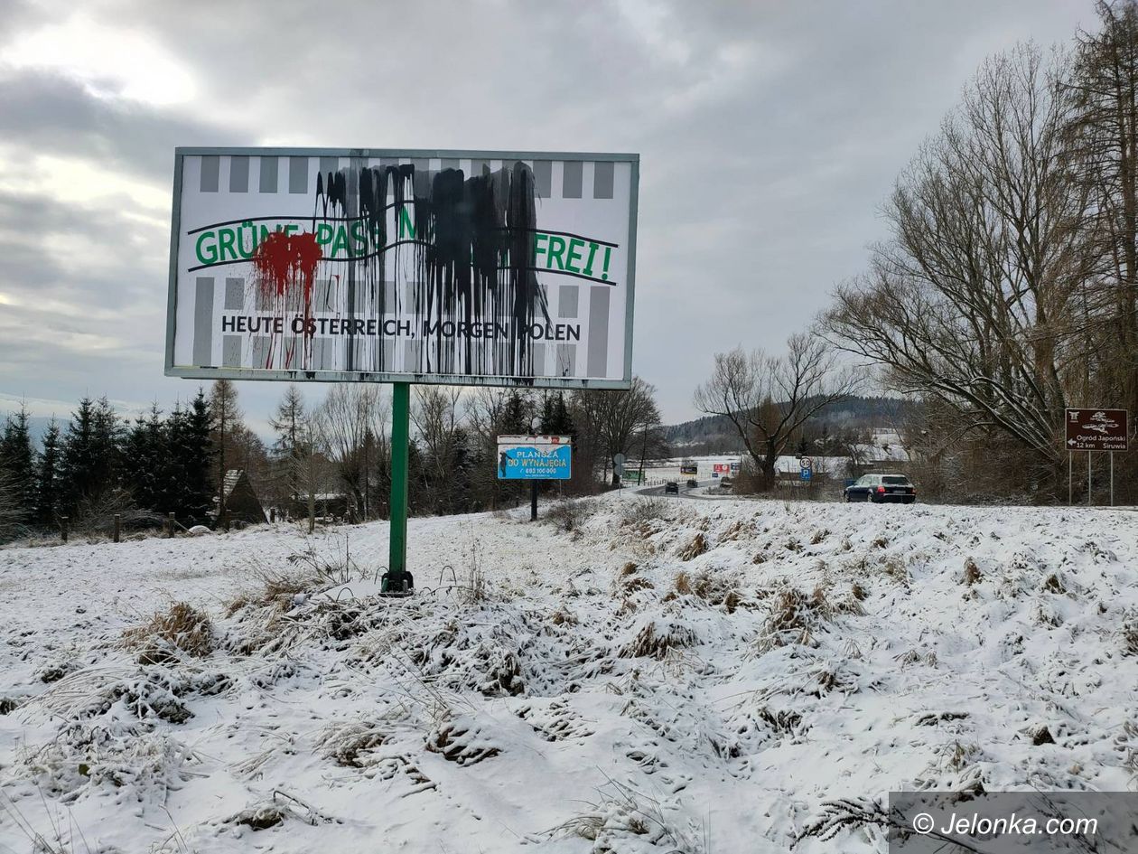 Region: Zniszczony billboard budzący kontrowersje