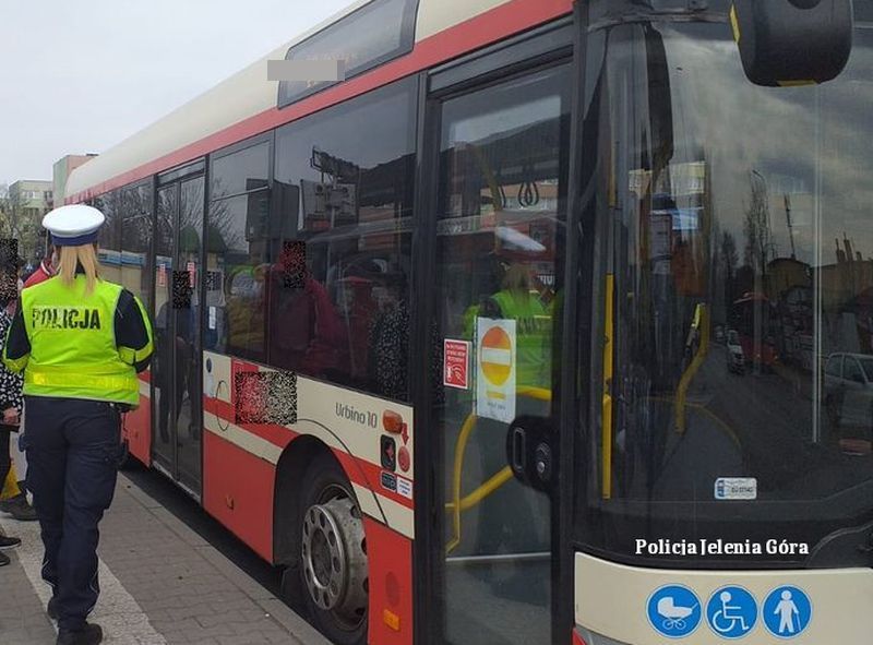 Jelenia Góra: Za odpalenie petardy w autobusie MZK do sądu