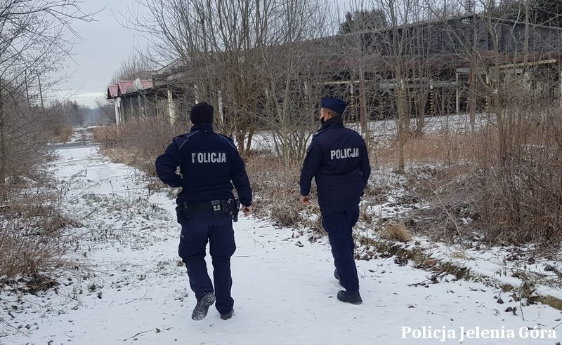 Powiat: Policjanci ruszyli na pomoc osobom bezdomnym