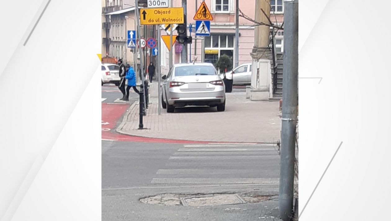 Jelenia Góra: Niefortunne urzędnicze parkowanie