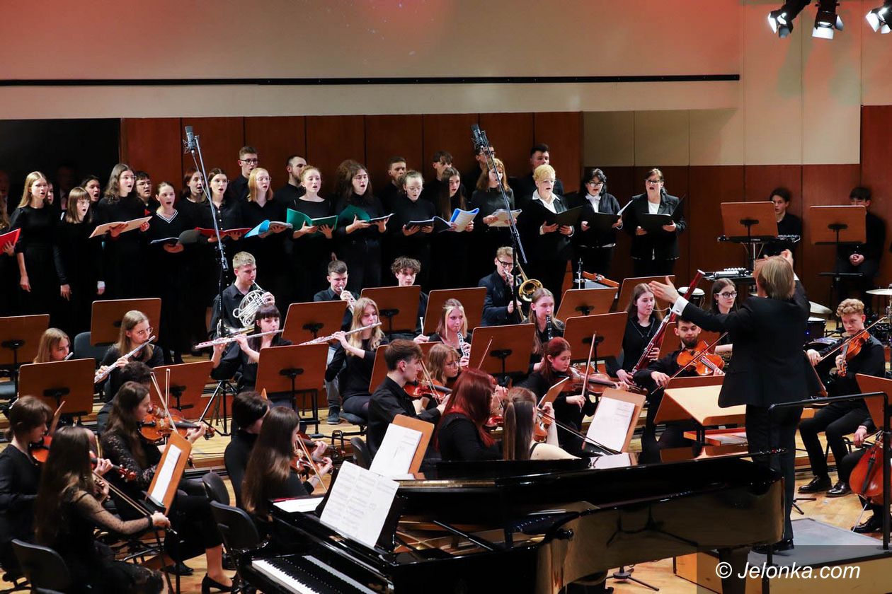 Jelenia Góra: Świąteczny koncert uczniów szkoły muzycznej