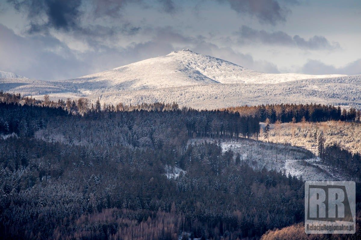 Karkonosze: Na Śnieżce mocno wieje