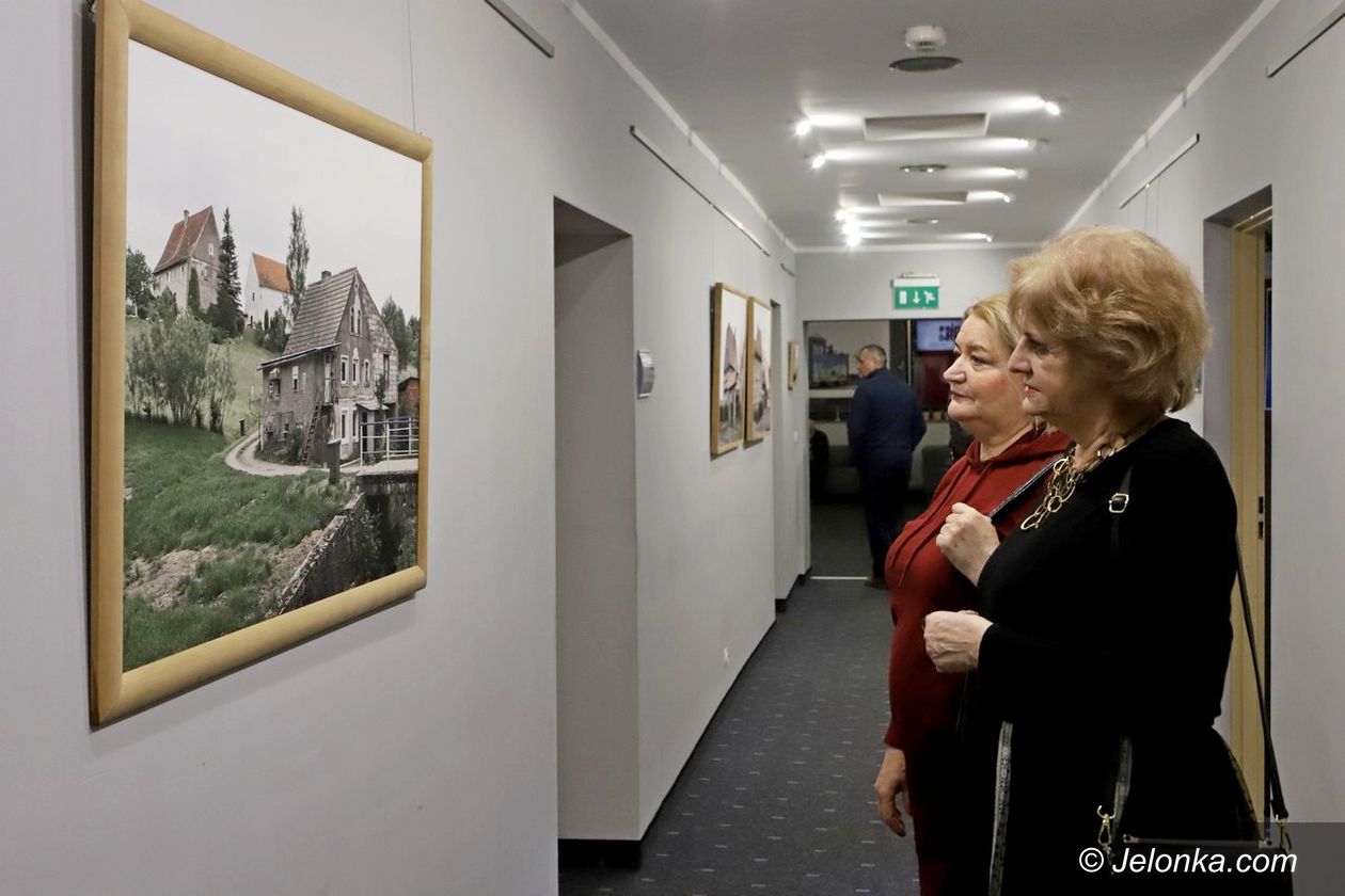 Jelenia Góra: Nieswojość w Galerii Korytarz