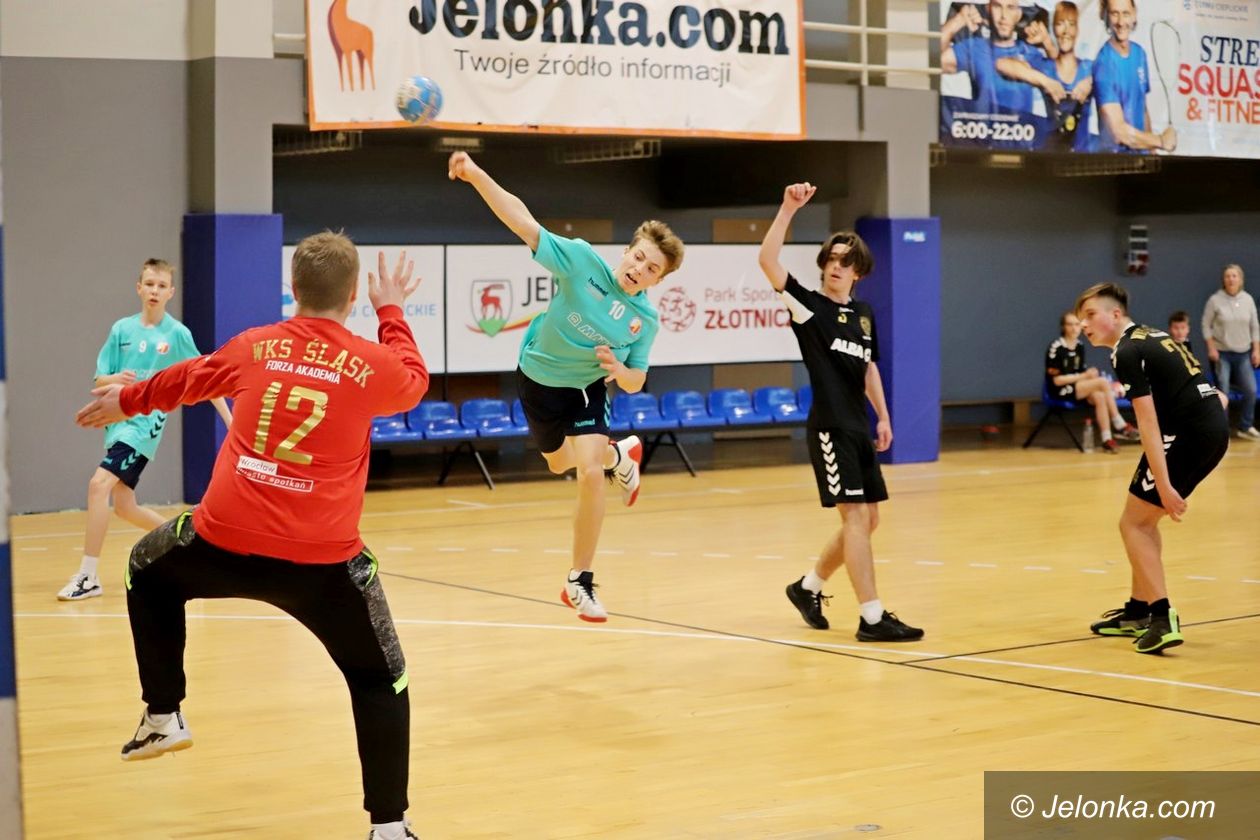Jelenia Góra: Zacięta walka, punkty dla gości