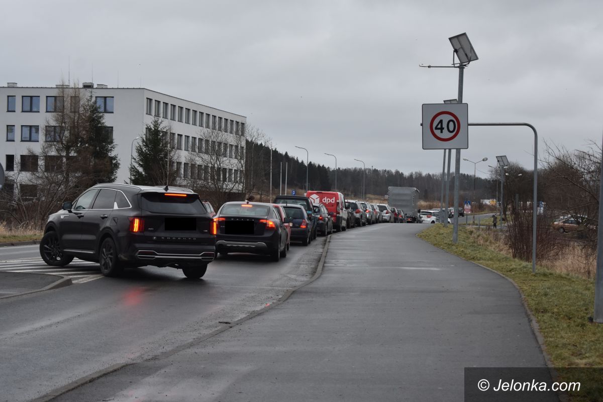 Jelenia Góra: Brakuje testów w punkcie wymazowym