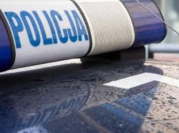 Powiat: Policjanci uratowali desperata