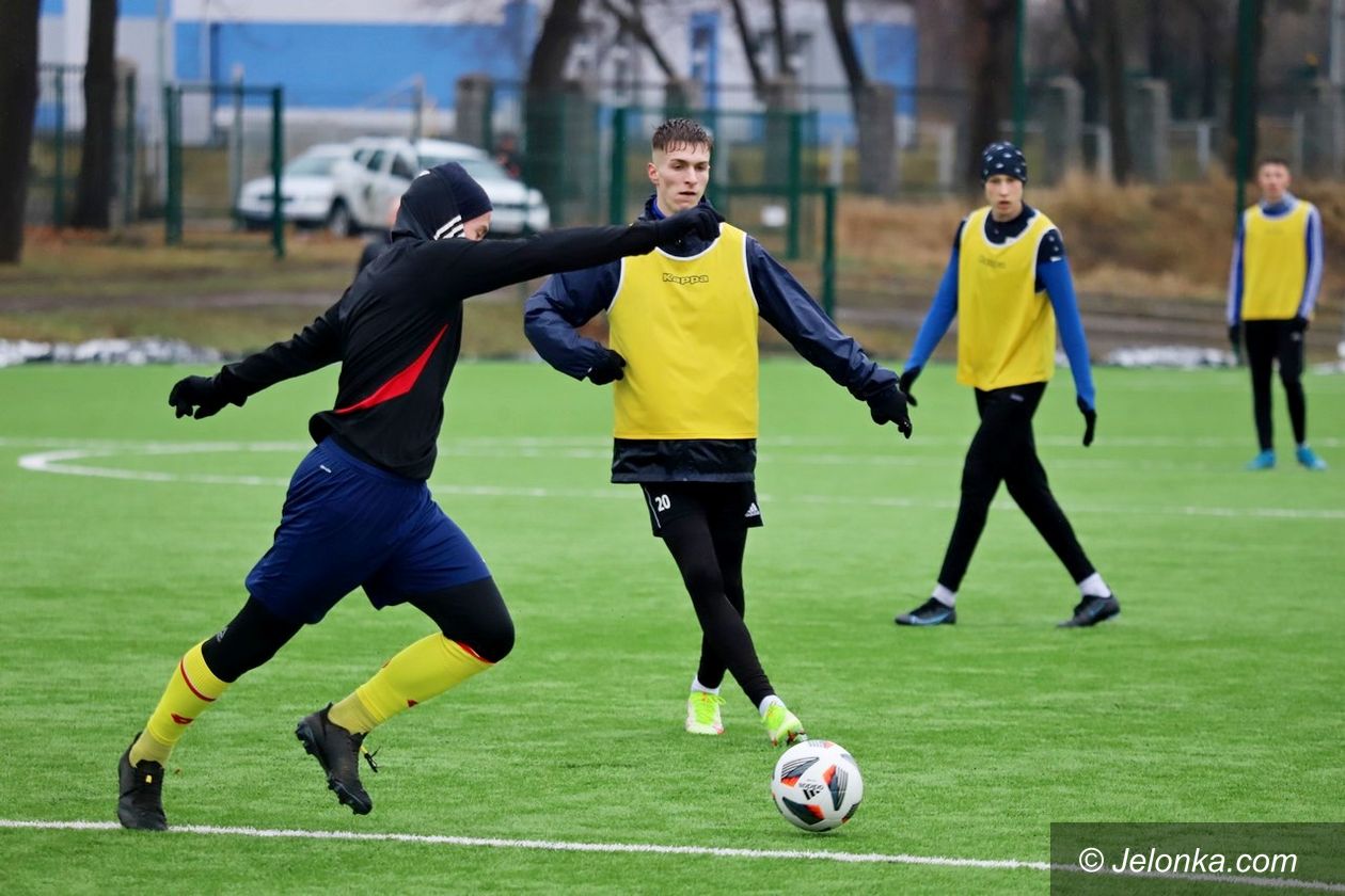 Jelenia Góra: Victoria rozbita przez młodzież Karkonoszy