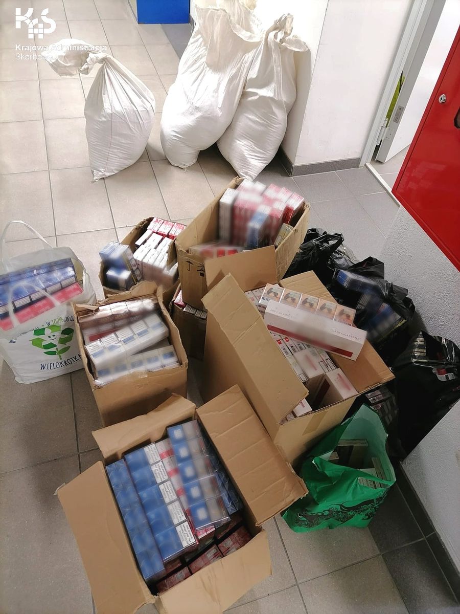 Sieniawka: Papierosy i tytoń bez akcyzy na targowisku