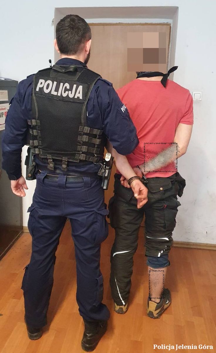 Jelenia Góra: Za rozbój i kradzież odpowie przed sądem