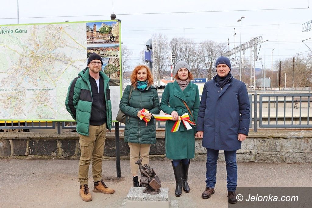 Jelenia Góra: Podróżujący jelonek odsłonięty