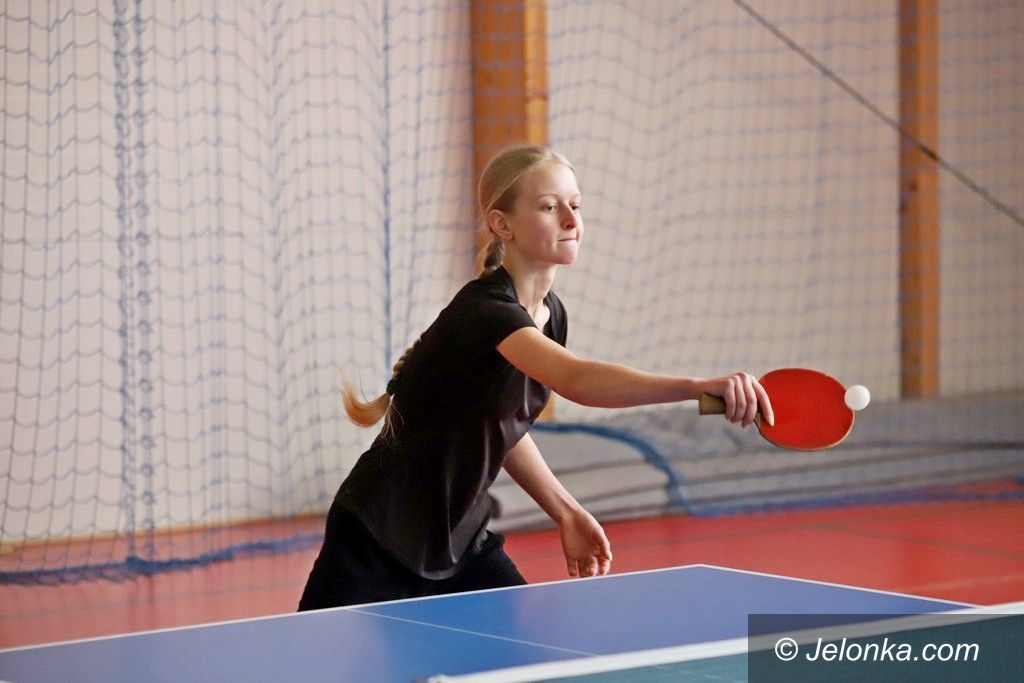 Jelenia Góra: Dziewczyny z Żeroma najlepsze w tenisie stołowym