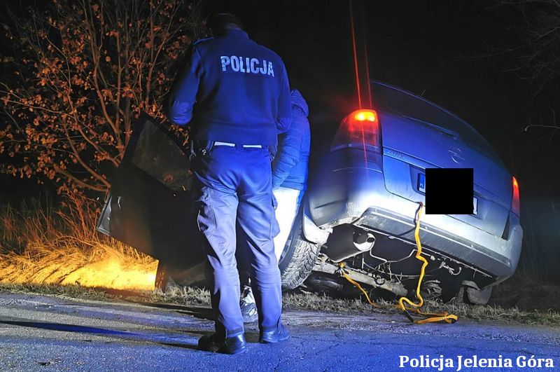 Jelenia Góra: Kierował po pijanemu, „wylądował” w rowie