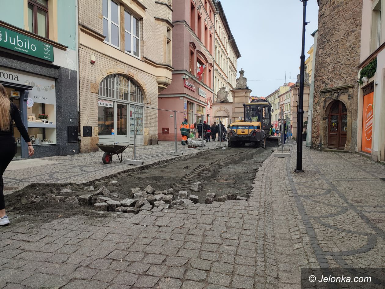 Jelenia Góra: Rozpoczęła się przebudowa deptaka w Jeleniej Górze