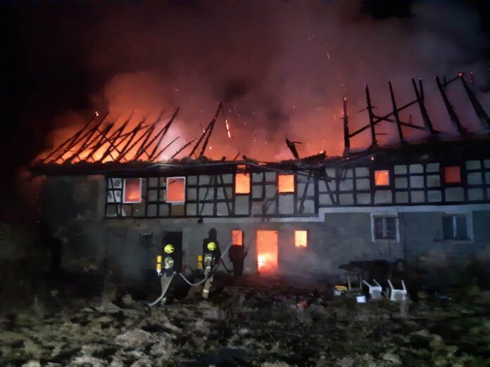 Milęcice: Pożar pustostanu