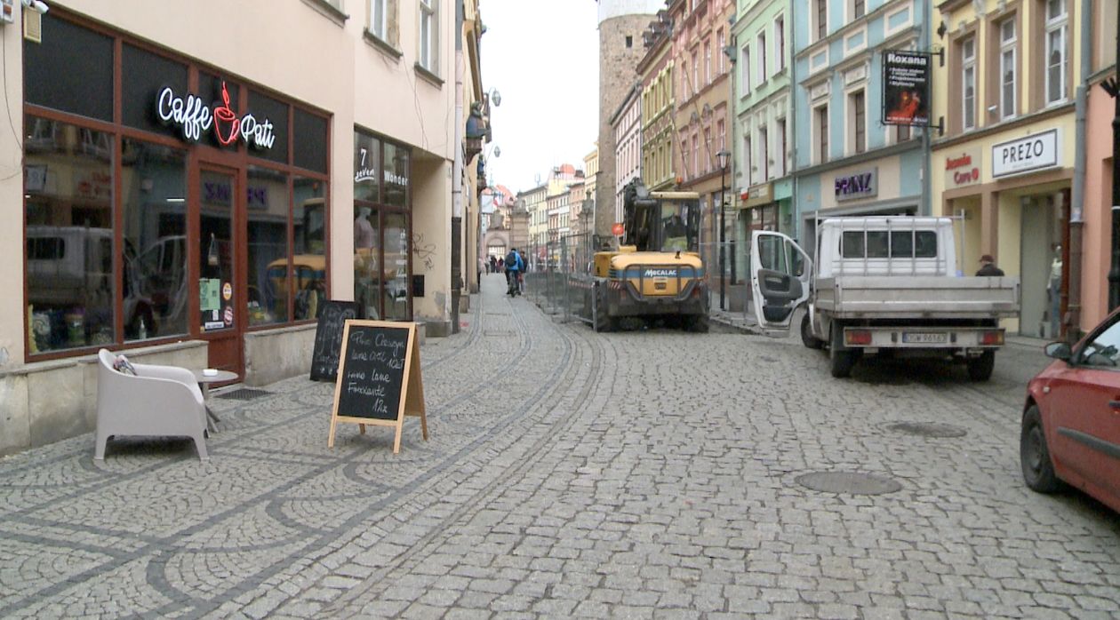 Jelenia Góra: Ruszyły prace w centrum nad wózkostradą
