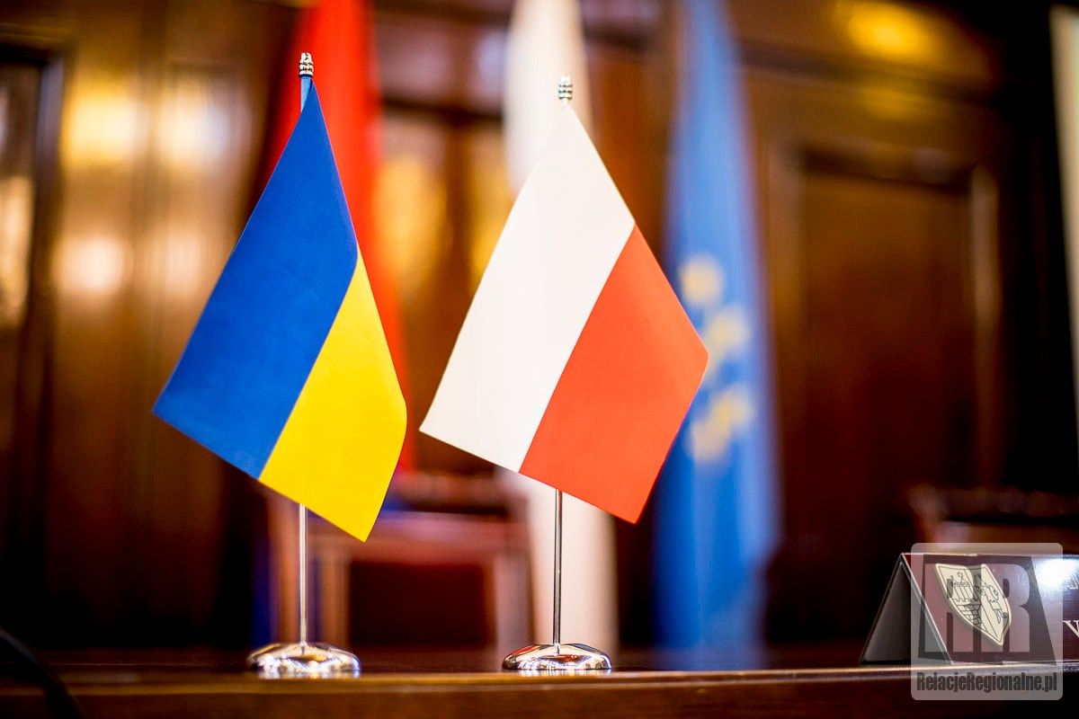 Kraj: Środki dla pomagających