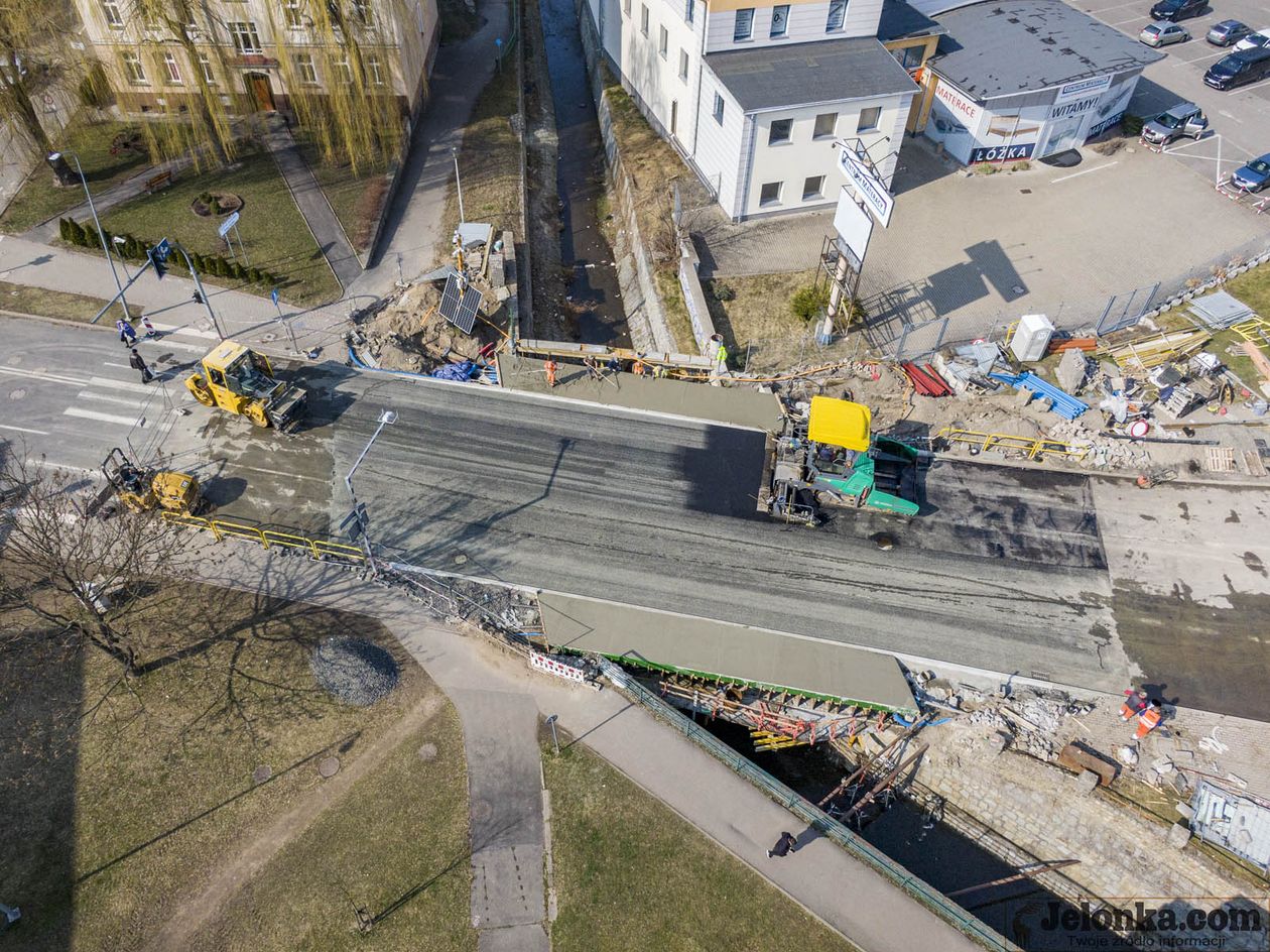 Jelenia Góra: Ulica Mostowa z lotu ptaka