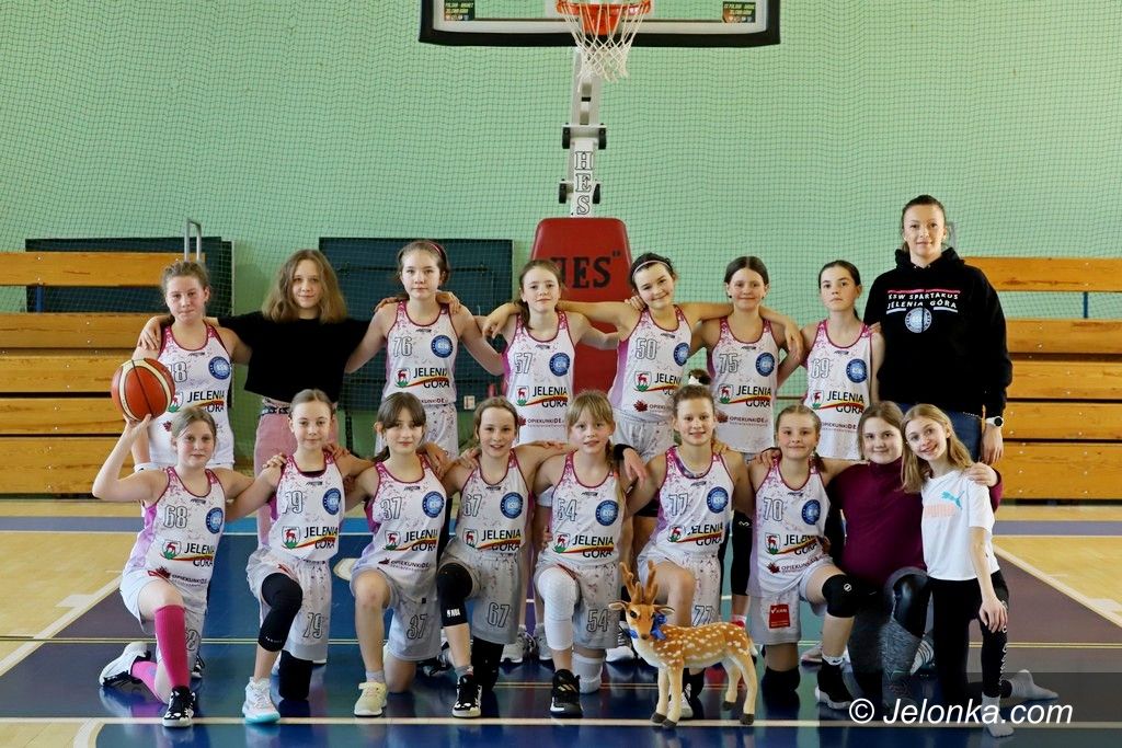 Jelenia Góra: Wysokie zwycięstwa minikoszykarek