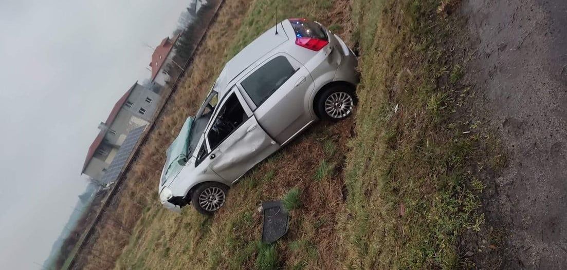 Pielgrzymka: Auto wypadło z drogi