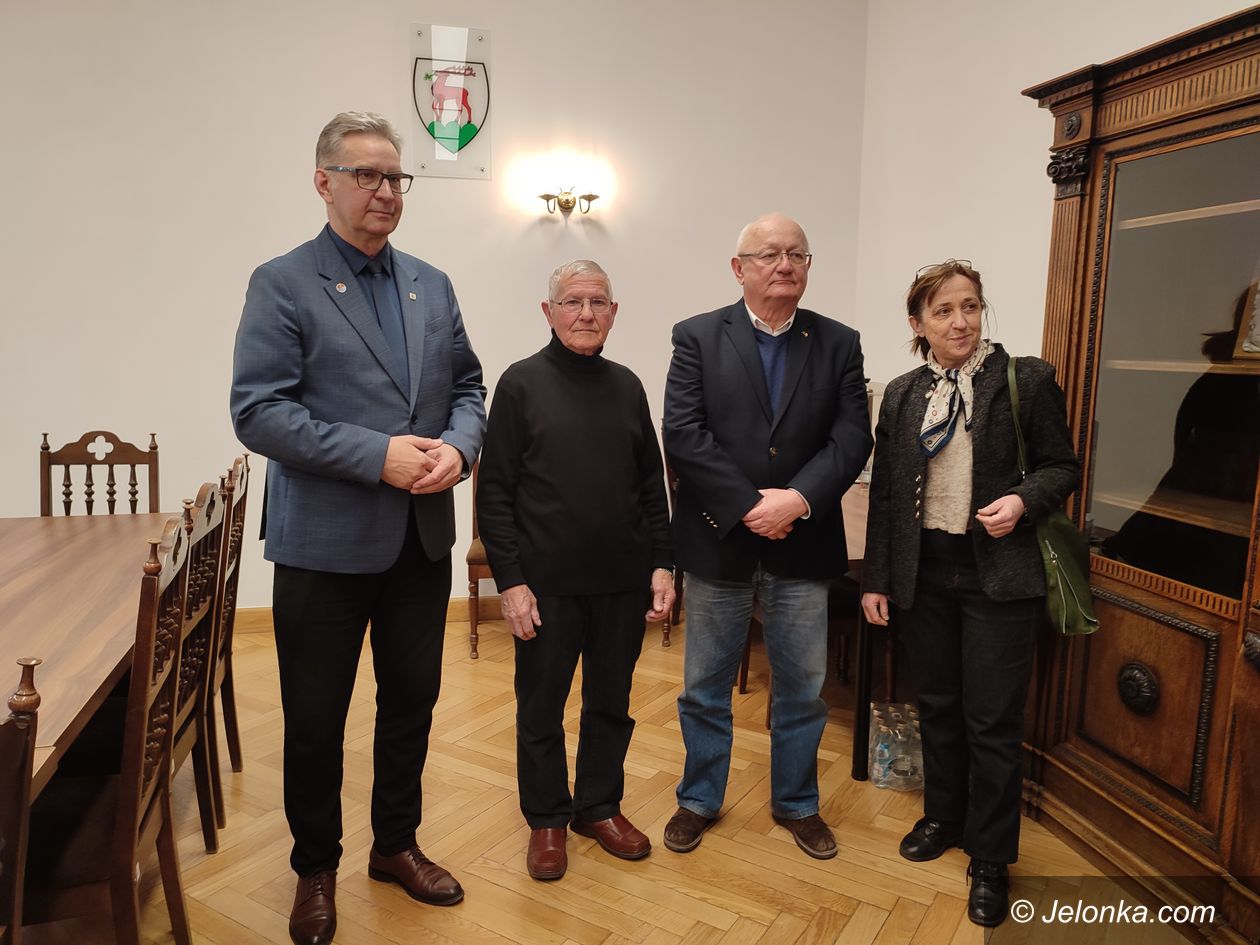 Jelenia Góra: Upamiętnią ofiary Rzezi Wołyńskiej, Katynia i Sybiraków