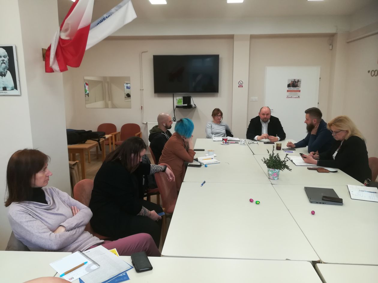 Jelenia Góra: Organizacje pozarządowe pomagają uchodźcom