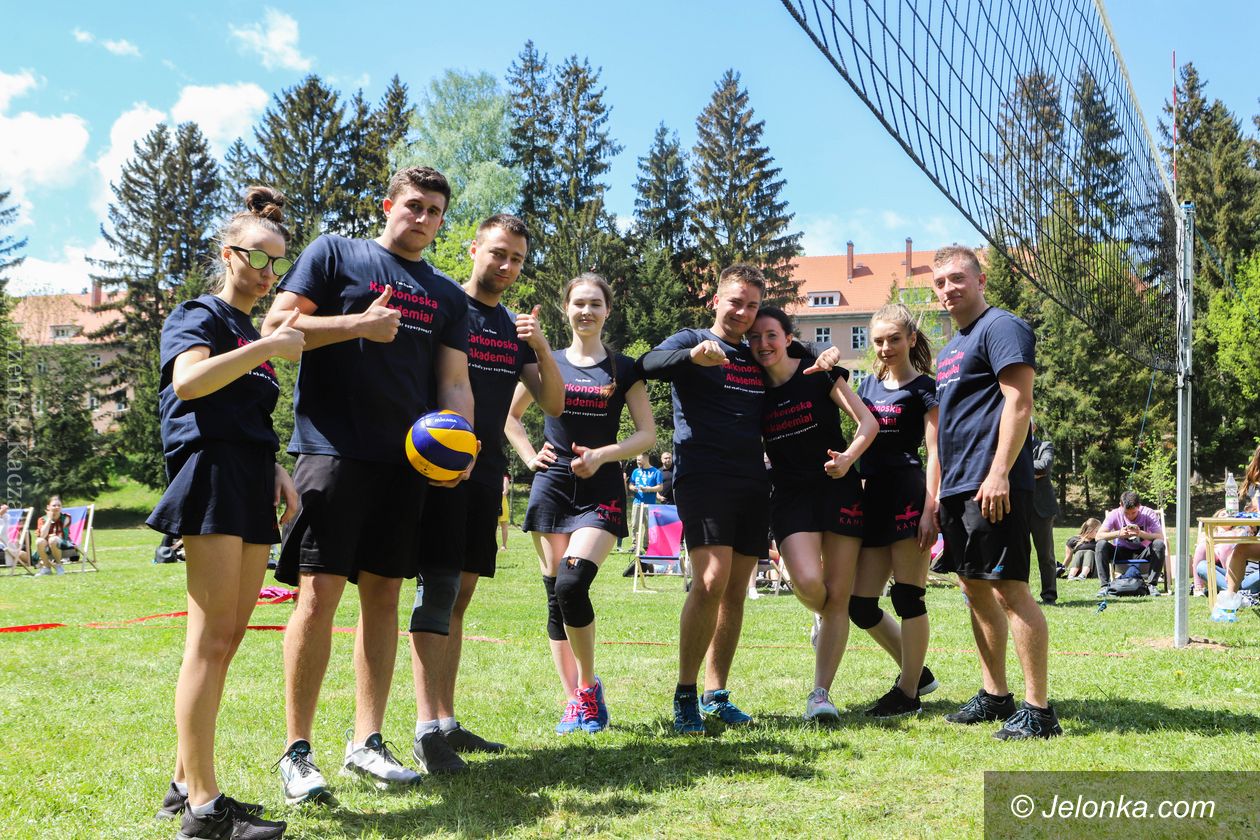 Jelenia Góra: Siatkarska potyczka studentów i wykładowców