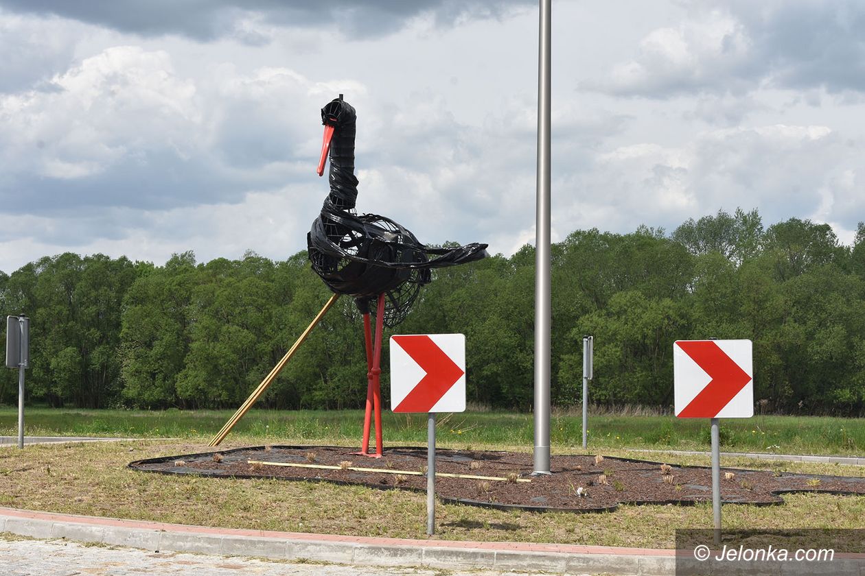 Podgórzyn: Bociek na rondzie