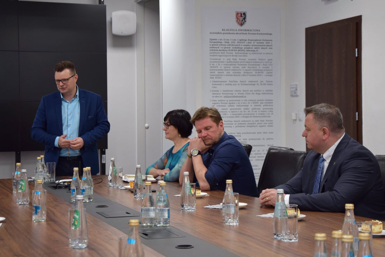 Powiat: Akcja sprzątania Jeziora Pilchowickiego