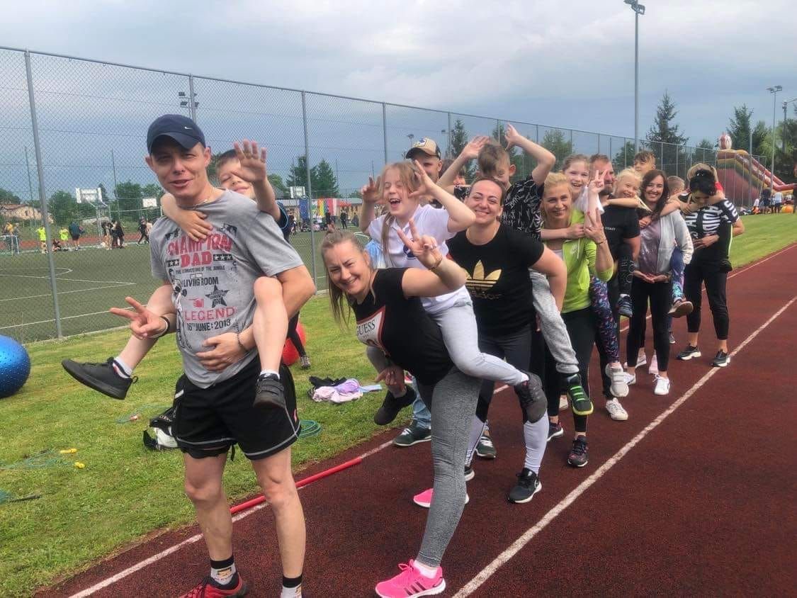 Mysłakowice: Festyn szkolny na Orliku