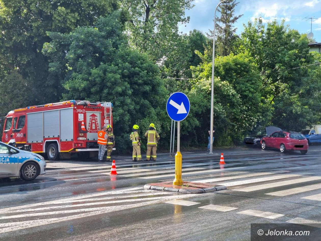 Jelenia Góra: Wjechał w opla