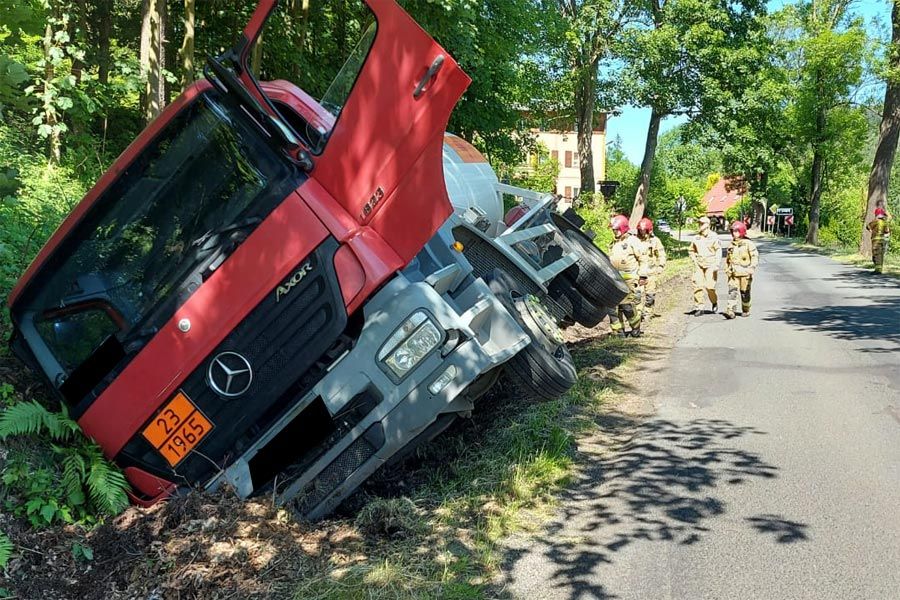 Lubawka, Chełmsko Śląskie: Cysterna w rowie
