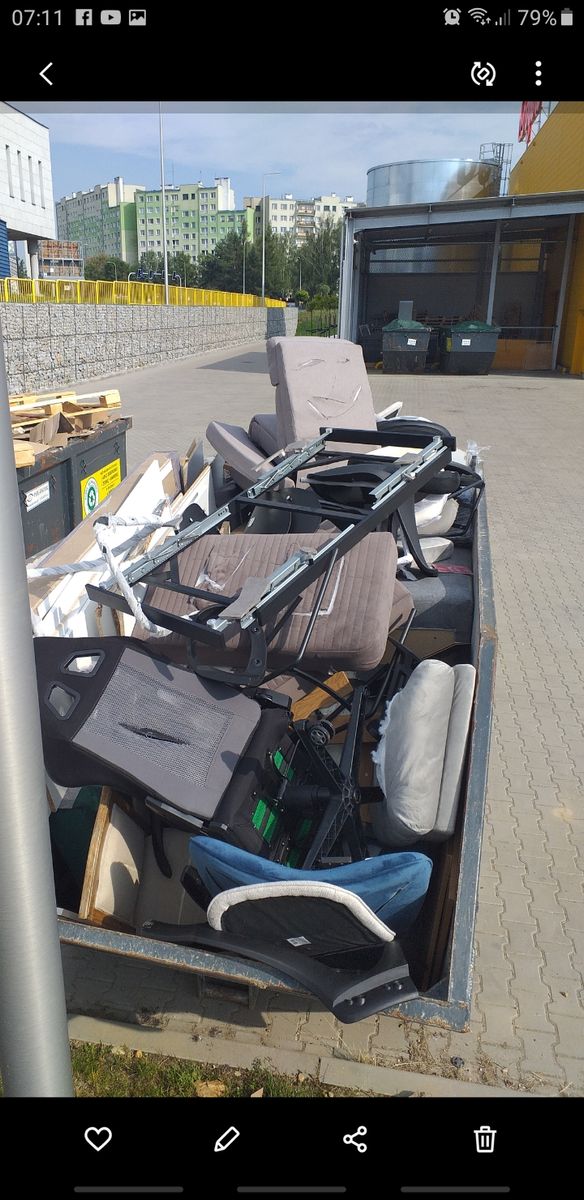 Jelenia Góra: Co z tymi meblami?