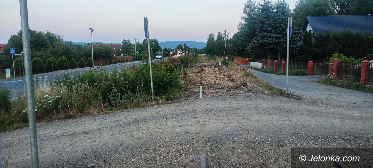 Jelenia Góra: Wykonawca rozpoczął roboty przy Osiedlu Łomnickim