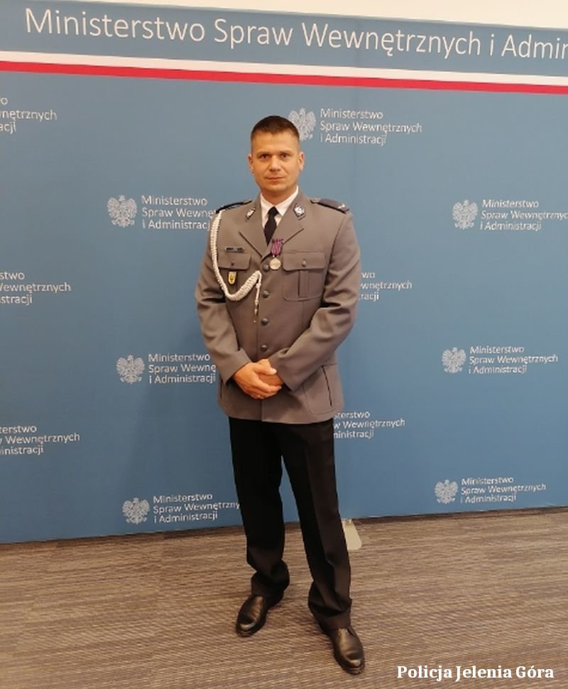 Warszawa/Jelenia Góra: Zaszczytne medale dla jeleniogórskich policjantów