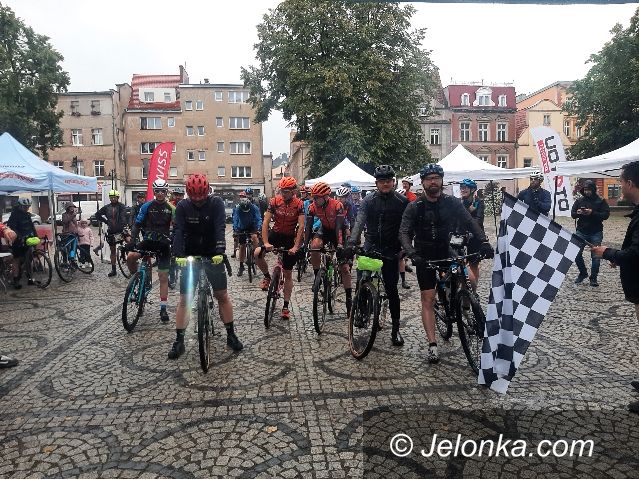 Kamienna Góra: Cyklofiesta w strugach deszczu