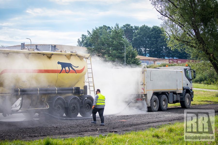 Krzeszów, Czadrów: Droga zamknięta