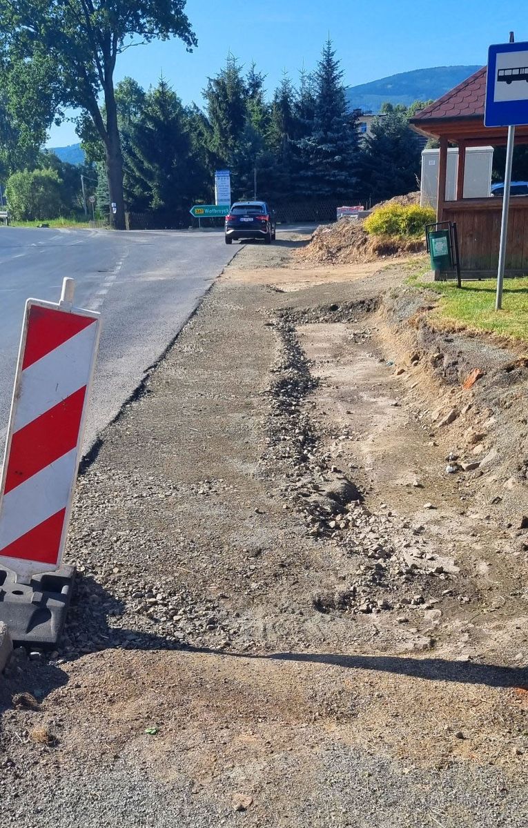 Kostrzyca: Powstaje chodnik przy ruchliwej drodze