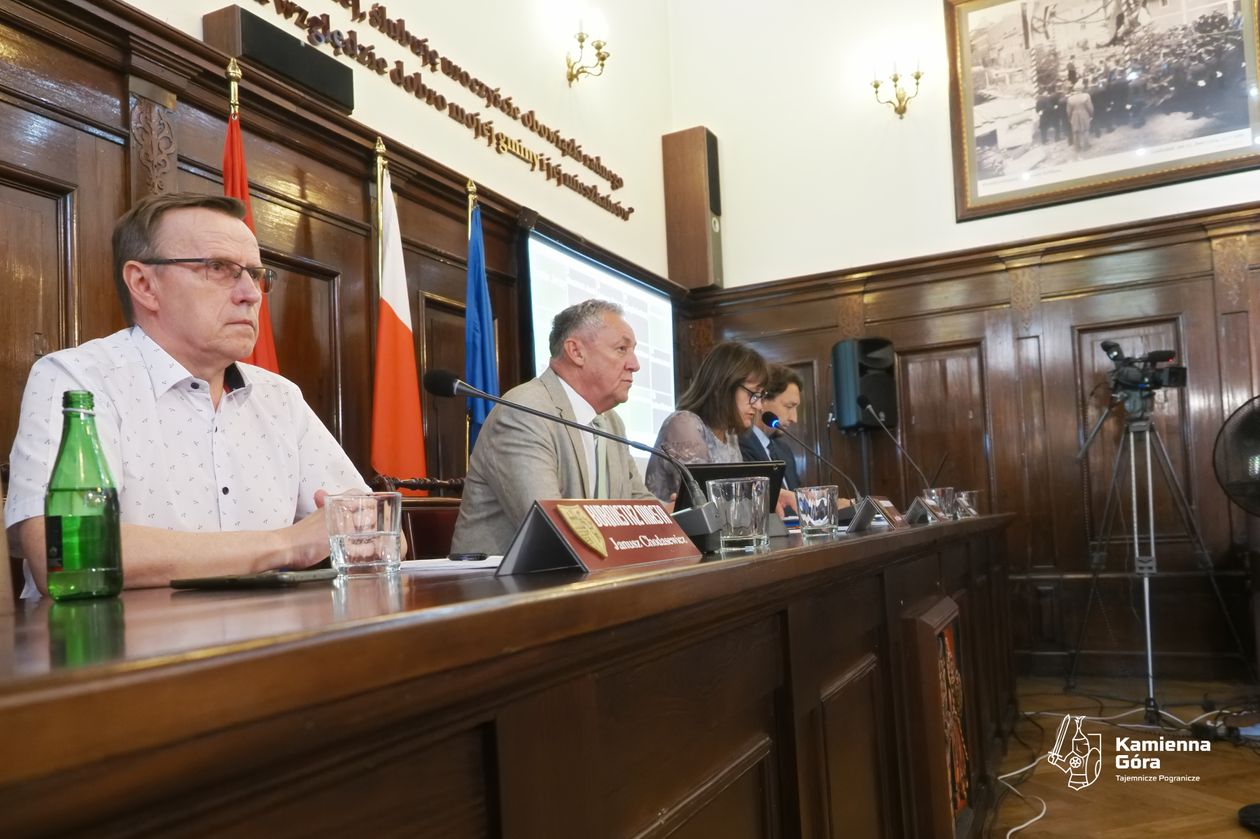 Kamienna Góra: Zbojkotowana sesja