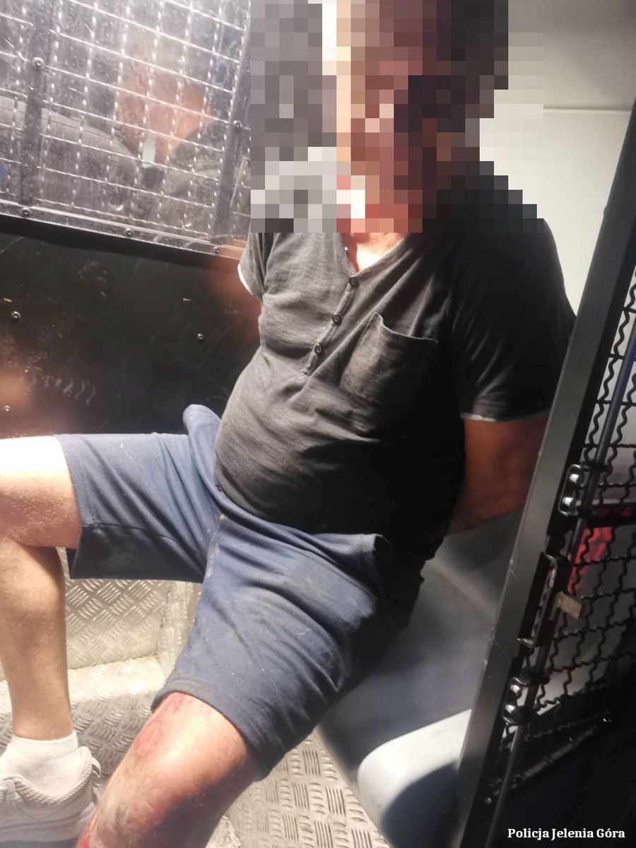 Jelenia Góra: Zdemolował auto i zadzwonił na policję