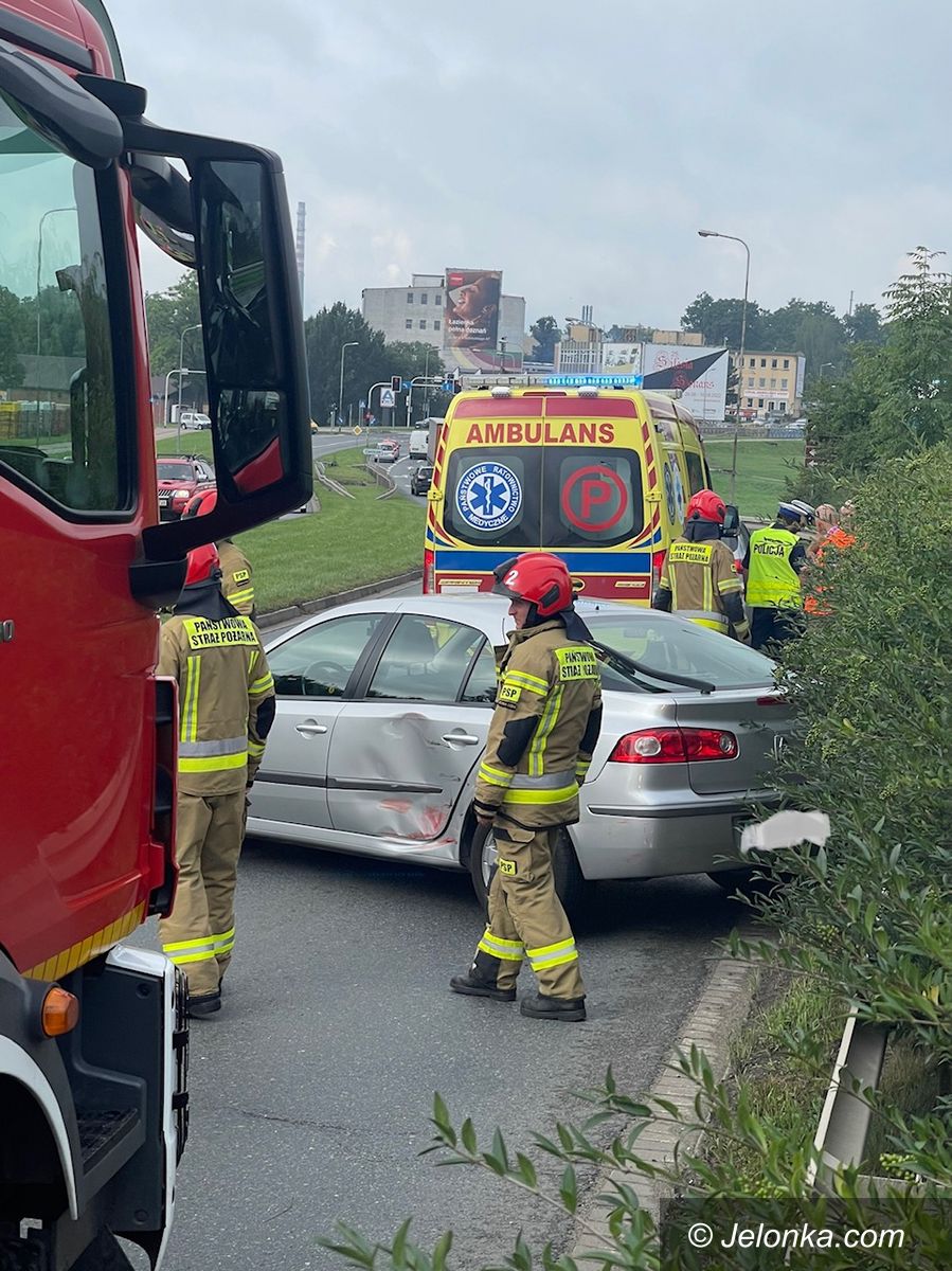 Jelenia Góra: Zderzenie samochodów na alei Jana Pawła II