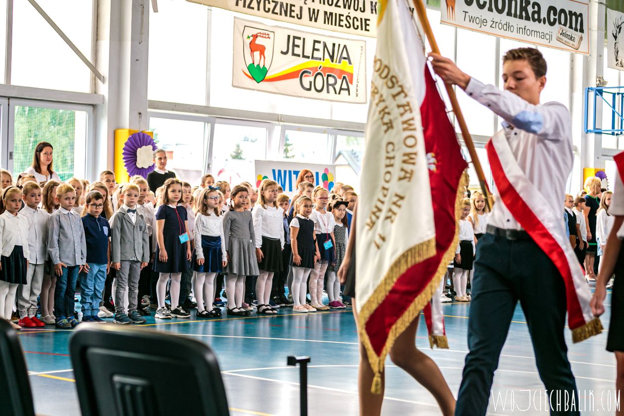 Jelenia Góra: Uroczyście w "11"