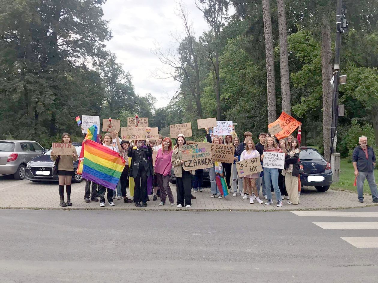 Mysłakowice: Protest pod podstawówką