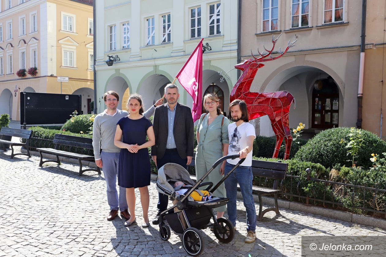 Jelenia Góra: Partia Razem o kosztach życia Polaków